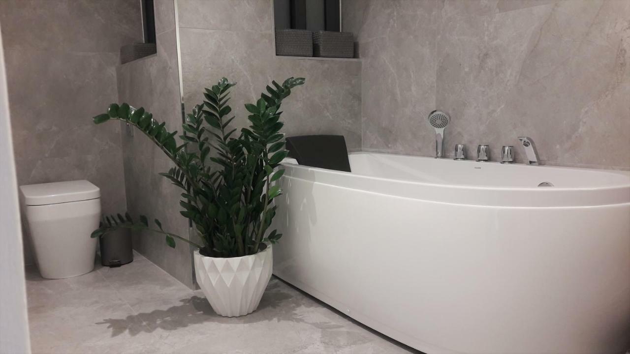 Duplex Maisonette With Heated P-Pool And Jacuzzi Saint Julian's Екстер'єр фото