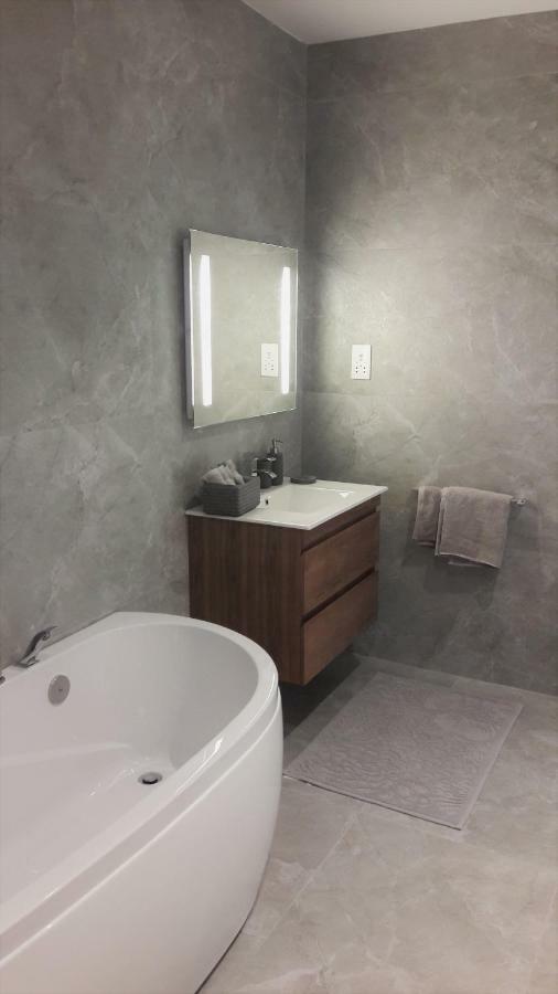 Duplex Maisonette With Heated P-Pool And Jacuzzi Saint Julian's Екстер'єр фото