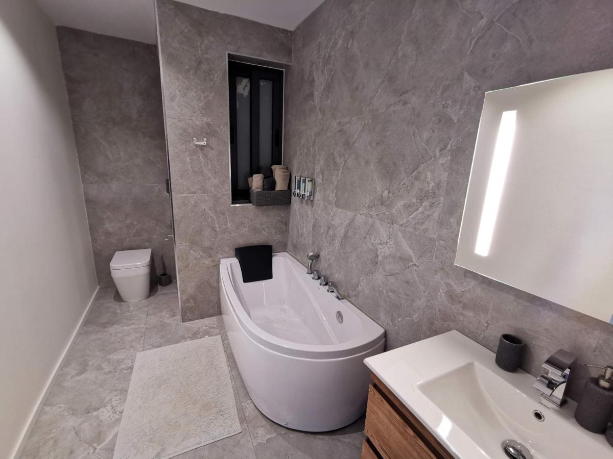 Duplex Maisonette With Heated P-Pool And Jacuzzi Saint Julian's Екстер'єр фото