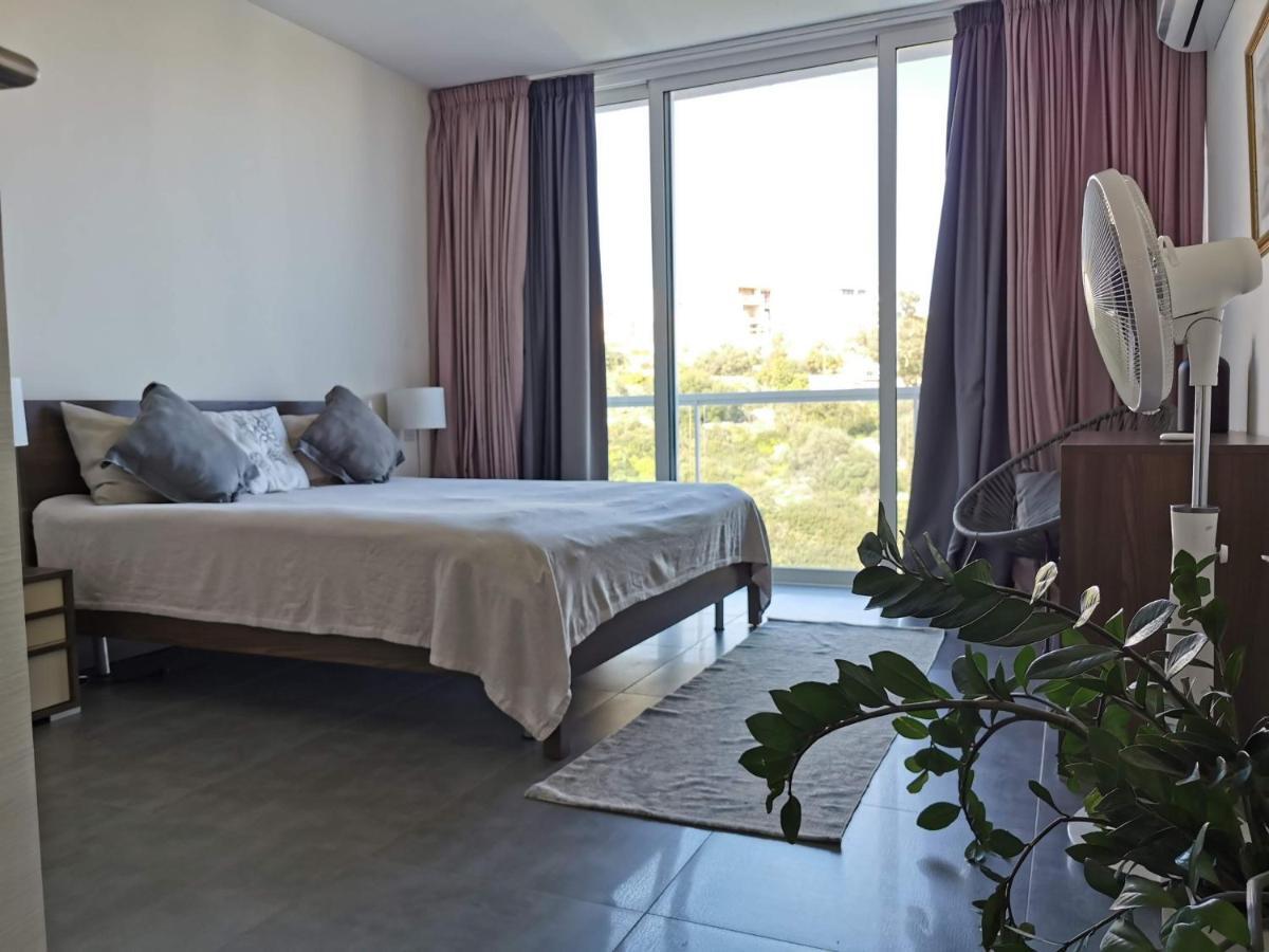 Duplex Maisonette With Heated P-Pool And Jacuzzi Saint Julian's Екстер'єр фото