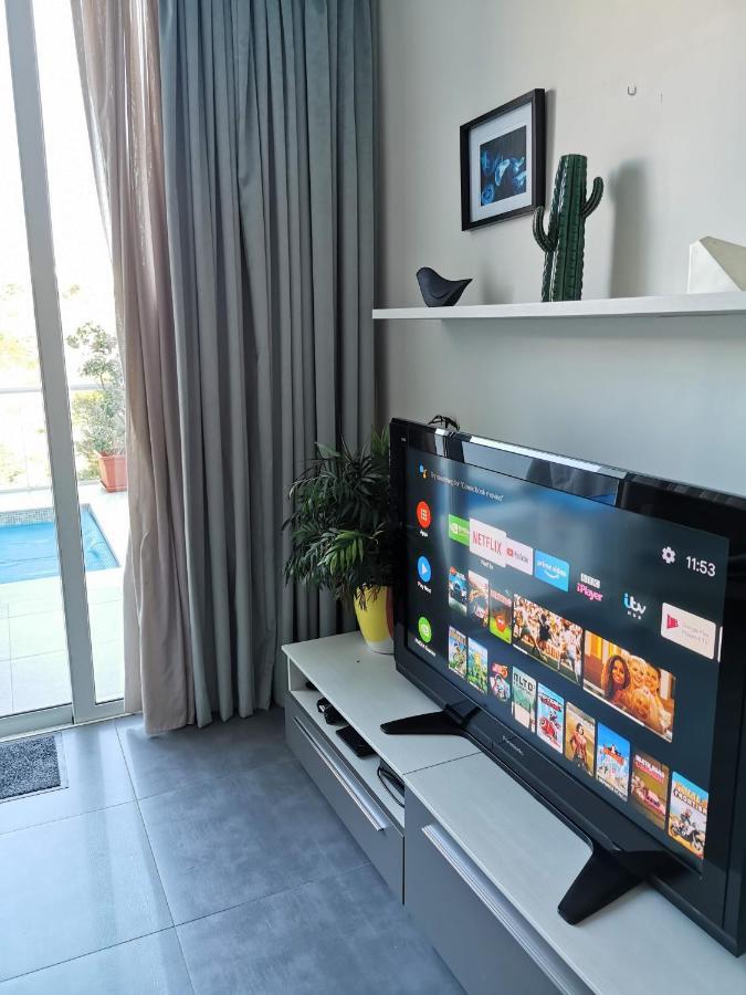 Duplex Maisonette With Heated P-Pool And Jacuzzi Saint Julian's Екстер'єр фото